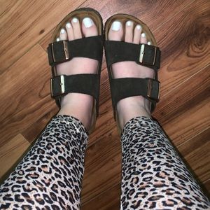 🍫chocolate colored birkenstock’s🍫